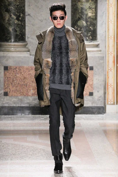 Look 19
